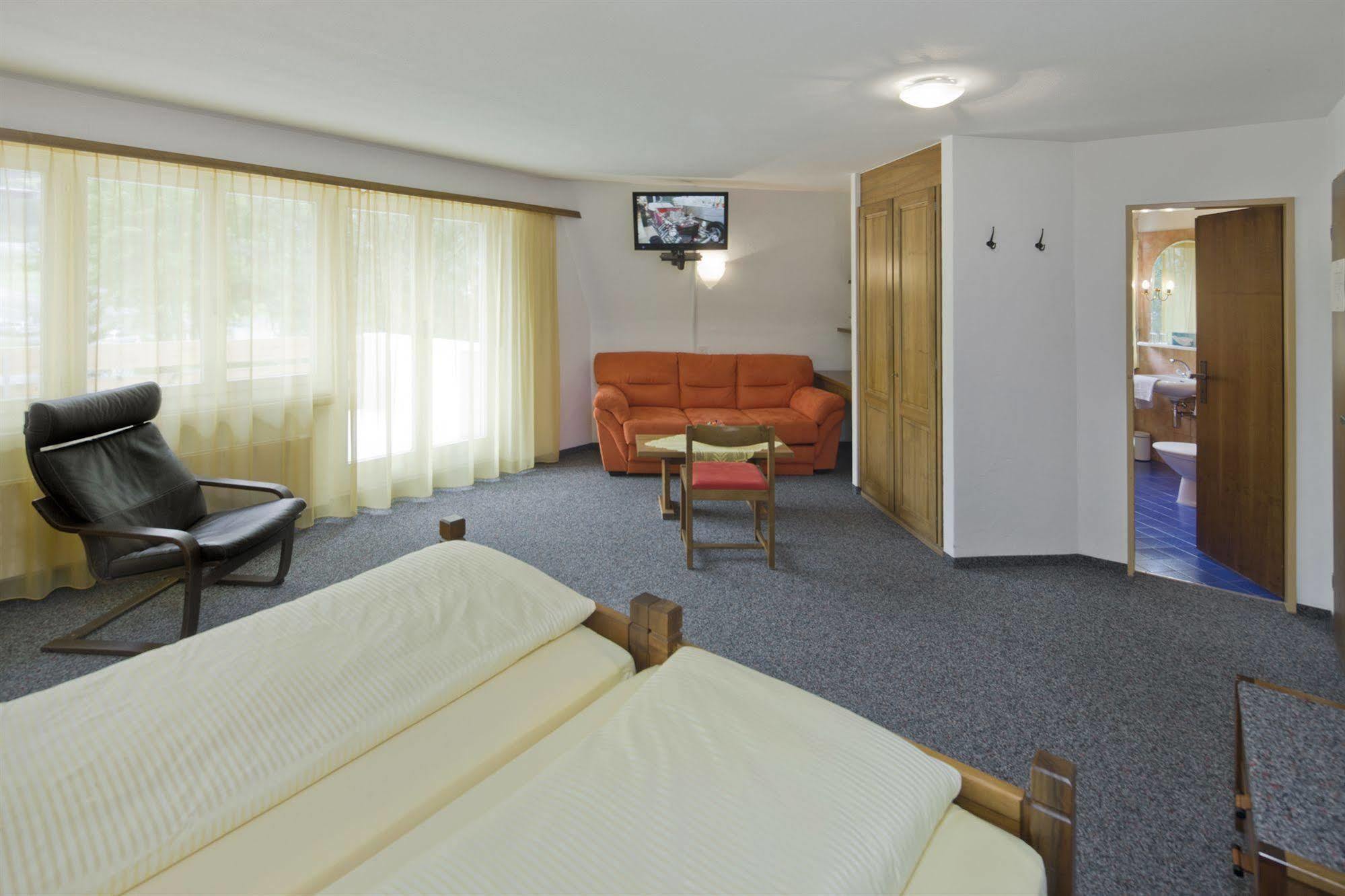 Schlosshotel - Self Check-In Hotel Brig Exterior photo
